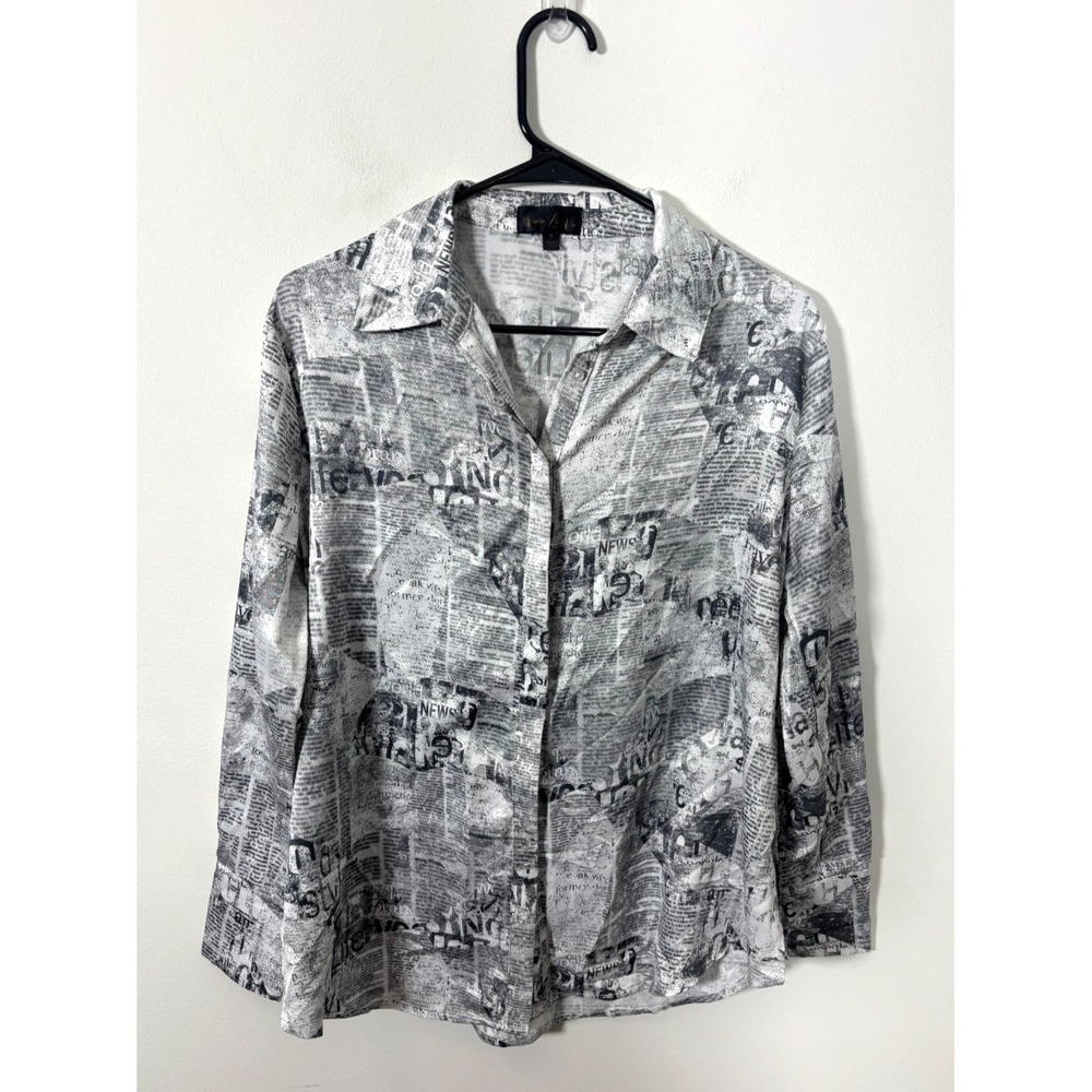 Vivre La Vie Newspaper Print Button Up Shirt Women's Size M Long Sleeve Graphic